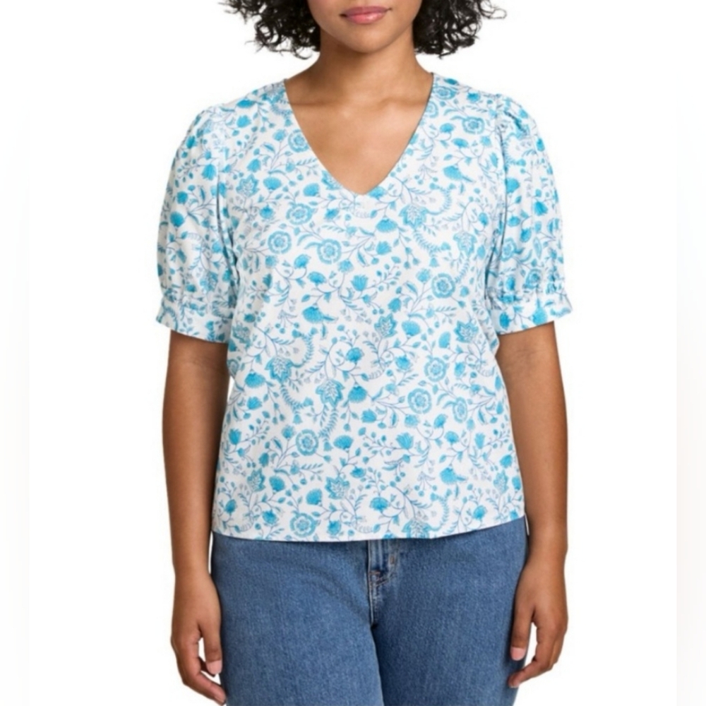 🎉NWT Draper James White Blue Floral Blouse with V-neck Short Puff Sleeves